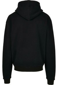 Sort hættetrøje, blanding af bomuld, afslappet pasform, ribbede manchetter og kant, glat tekstur, minimalistisk design, ingen synlige logos eller mønstre.