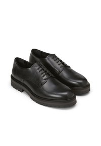 Schwarze Lederschuhe mit glatter Oberfläche, im Schnürdesign, mit Brogue-Details an der Seite und einer gemusterten Gummisohle.