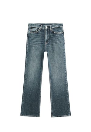 Pánské modré džíny z denimu se střídmým rovnýma nohavicema, s předním knoflíkem a designem s pěti kapsami, zobrazené na bílém pozadí.