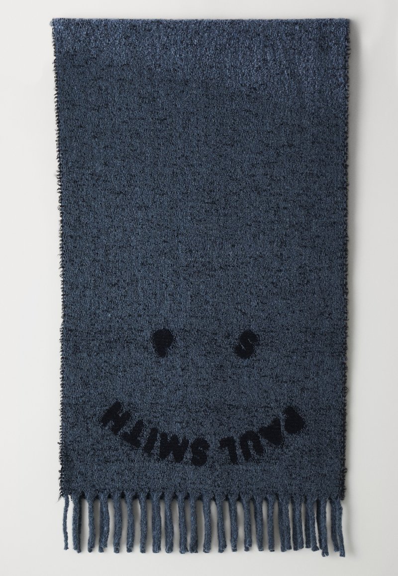 Μπλε πλεκτή κουβέρτα με πλούσια υφή, περιθύρα με φούντες και σχέδιο με χαρούμενο πρόσωπο, με το κείμενο "PAUL SMITH" στο κάτω μέρος.