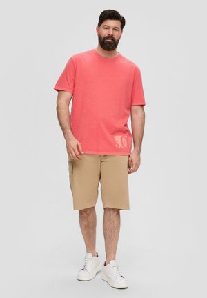- T-shirt z nadrukiem