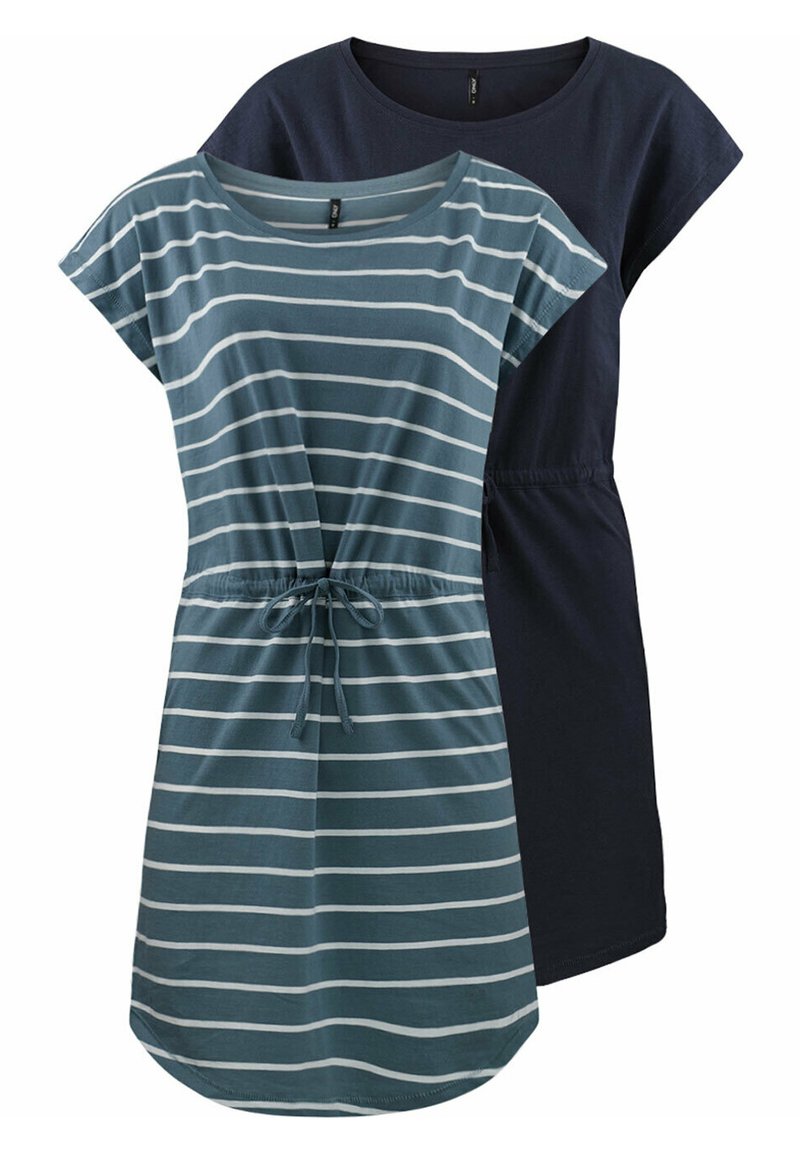 Twee jurken: de ene in teal met witte strepen en een verstelbare taillekoord, de andere in effen marineblauw. Beide hebben korte mouwen en ronde halslijnen.