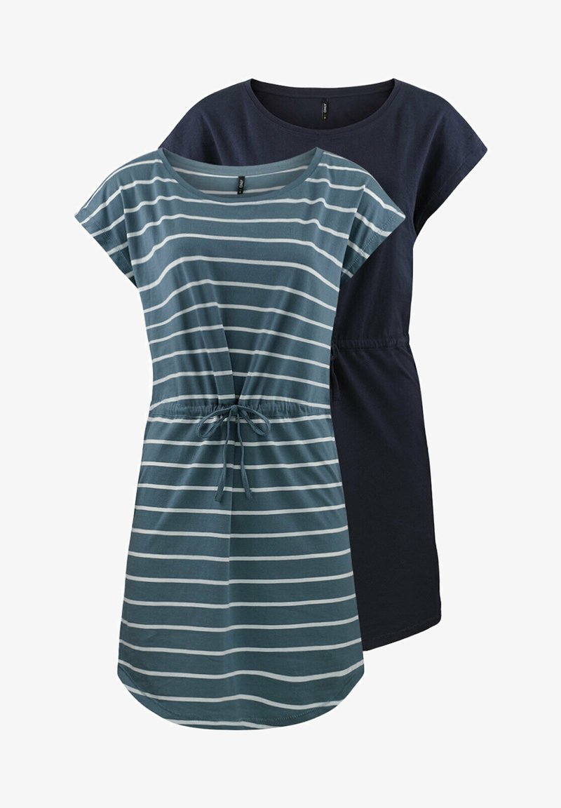 Zwei Kleider: eines in Türkis mit weißen Streifen und einem verstellbaren Taillenzug, das andere einfarbig in Marineblau. Beide haben kurze Ärmel und runde Ausschnitte.