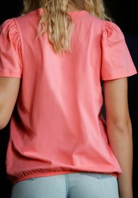 Next SHORT SLEEVE SPARKLE BUBBLEHEM REGULAR FIT - Nyomott mintás póló - fluro pink