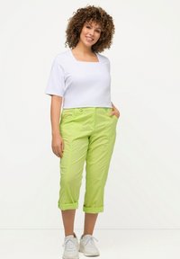 Ulla Popken 7/8 RETROUSSABLE POCHES - Pantalon classique - light yellow