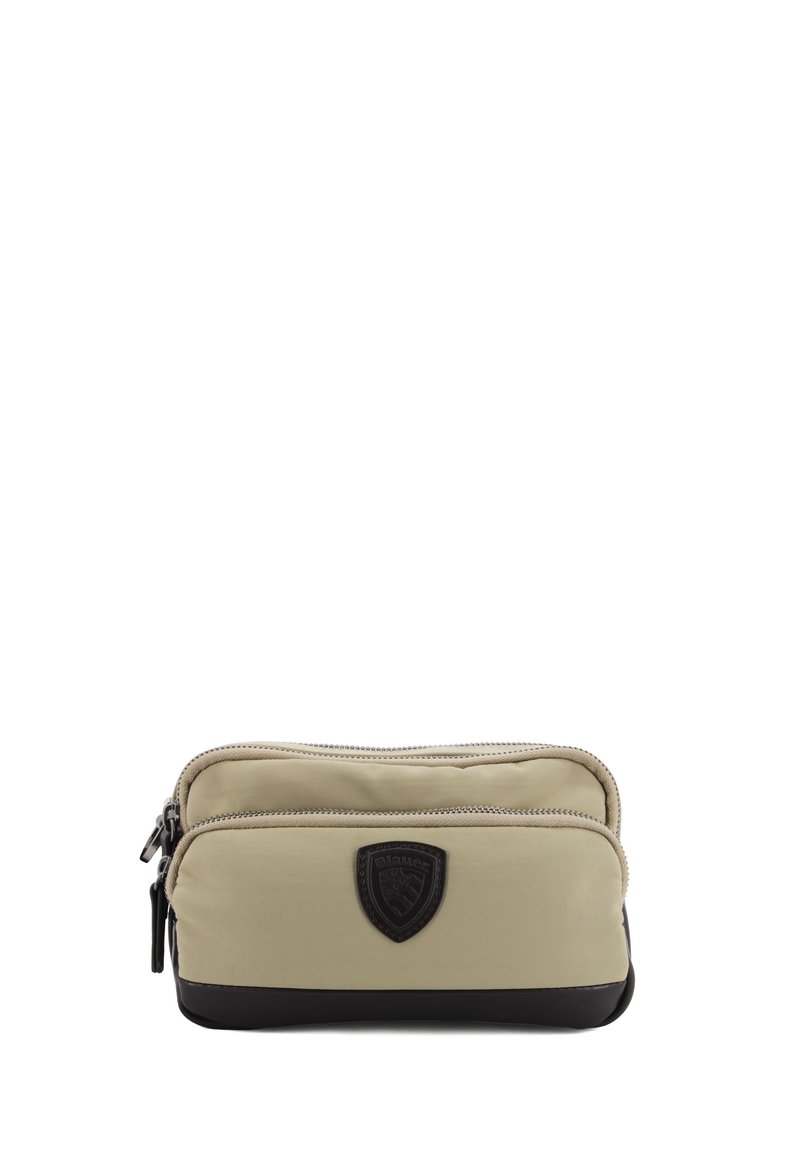 Borsetta con cerniera realizzata in tessuto beige con dettagli neri. Presenta due scomparti e una toppa con logo. Texture liscia e design compatto.