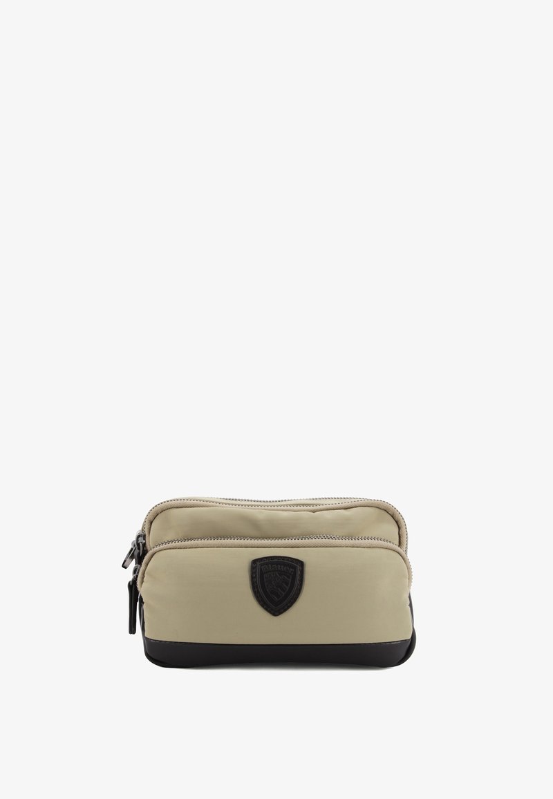 Borsetta con cerniera realizzata in tessuto beige con dettagli neri. Presenta due scomparti e una toppa con logo. Texture liscia e design compatto.