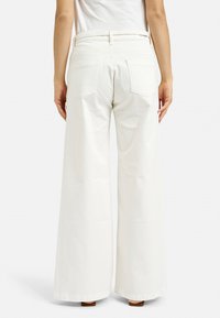 Wide-leg white denim pants feature a high-waisted design with back pockets and a clean finish at the hem.