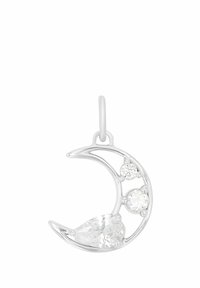 Pendente a forma di mezzaluna d'argento con tre gemme trasparenti—due rotonde e una a goccia—incastonate in un design a traforo.