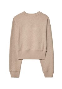 Beżowy krótki sweter z długimi rękawami, prążkowany okrągły dekolt, mankiety i dół, prezentowany na płasko na białym tle.