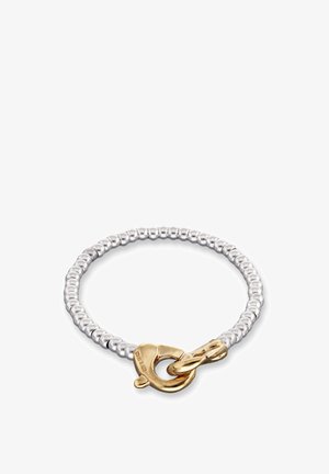 Bracelet à perles argentées avec une fermeture et un détail de liaison en or. Texture lisse, forme circulaire et finitions métalliques alternées.