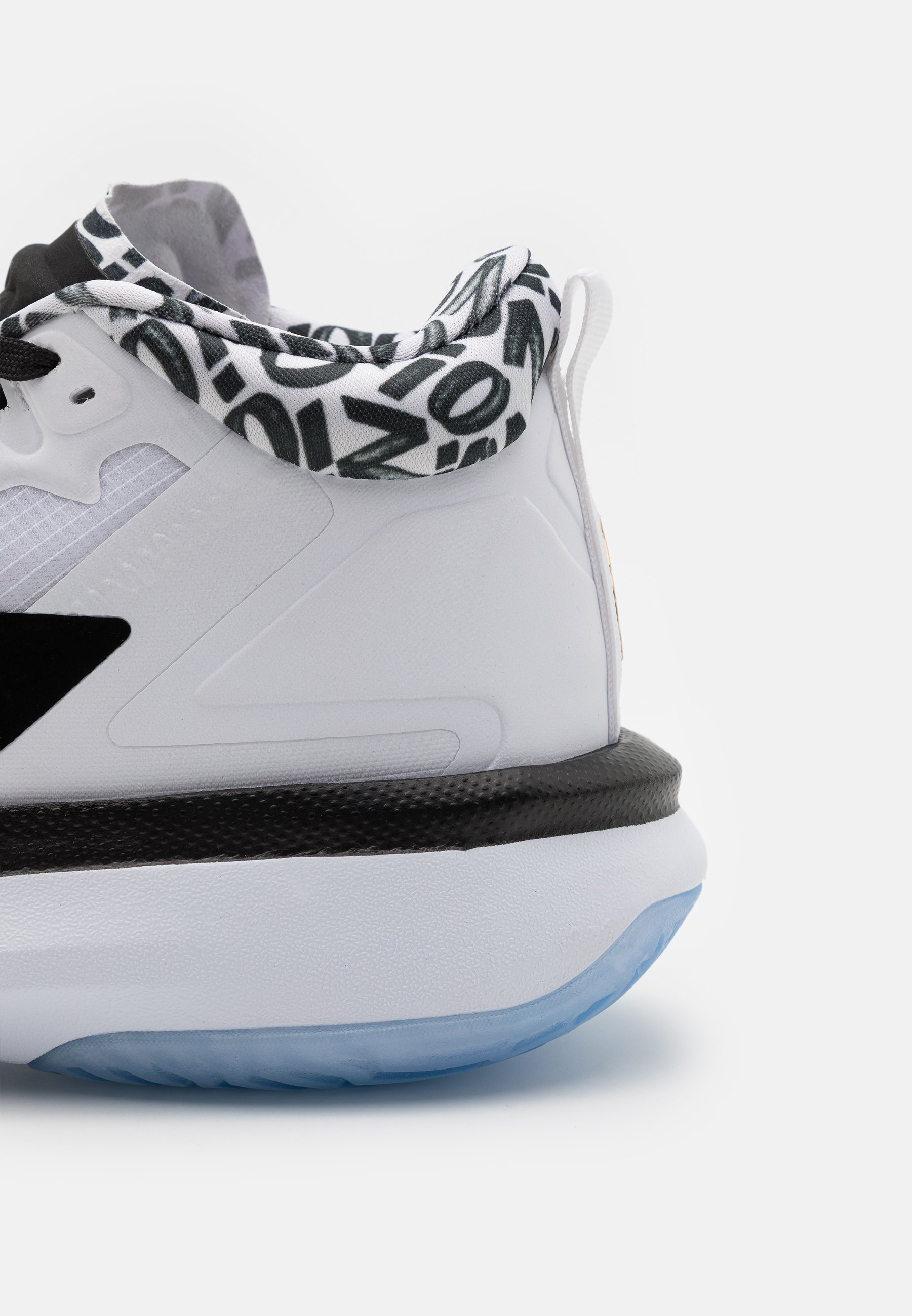 Jordan ZION - Zapatillas de baloncesto - black/metallic gold/white/negro -  Zalando.es