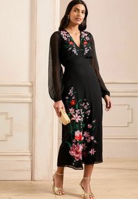 Love & Roses PETITE - SHEER SLEEVE EMBROIDERED  - Rochie de zi - black