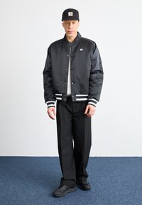 Nike Sportswear VARSITY - Bomber tipa jaka - black/white