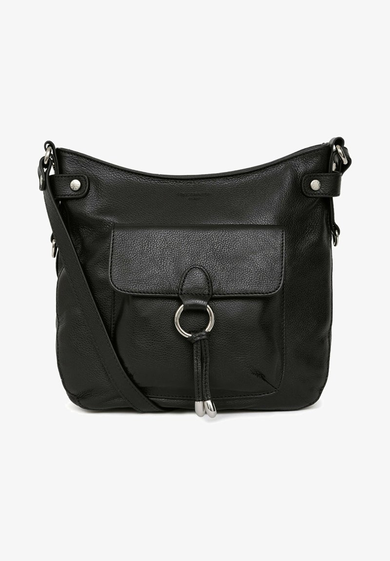 Borsa a spalla in pelle nera con finitura texturizzata, tasca anteriore con pattina, hardware argentato e tracolla regolabile. Presenta un dettaglio centrale a forma di anello.