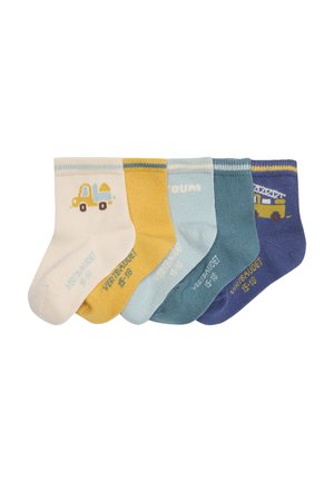 Fünf bunte Kleinkind-Socken in Creme, Gelb, Hellblau, Blaugrün und Marineblau mit Bau- und Feuerwehr-Designs.