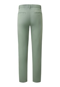 Lichtgroene broek met een gladde textuur, rechte pijpen, riemlussen en twee achterzakken zonder zichtbare details.