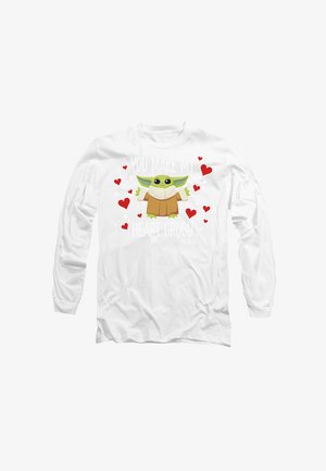 Weißes Langarm-T-Shirt mit einem Cartoon-Charakter mit grüner Haut und großen schwarzen Augen, umgeben von roten Herzen und dem Text "DU MACHST MEIN HERZ GROGU."