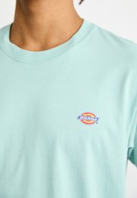 Dickies MAPLETON - Jednoduché tričko - blue surf