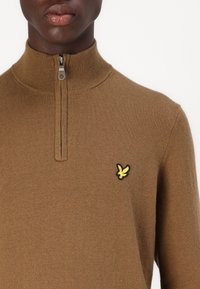 Lyle & Scott QUARTER ZIP - Strikkegenser - wild nettle