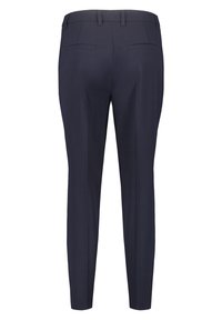 Granatowe spodnie wykonane z gładkiego materiału, z dwiema tylnymi kieszeniami oraz dopasowanym krojem i zwężającymi się nogawkami.