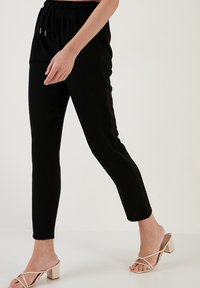 LELA REGULAR FIT - Broek - black