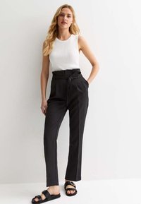 New Look - HIGH WAIST BELTED PAPERBAG  - Trousers - black Thumbnail Image 1