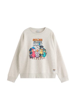 Lysegrå sweatshirt med farverige tegnesortfugle, der har tilbehør på, og teksten "GOOSE GOOSE DUCK" foran i midten.