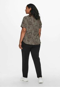 ONLY Carmakoma CARVICA - Bluse - humus