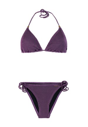 Paarse bikini met textuur, bestaande uit een haltertop met neklint en broekje met zijstrikjes, met een subtiele zwarte voering die zichtbaar is aan de onderkant.