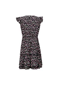 Schwarzes Blumenkleid mit kurzen Rüschärmeln, elastischem Taillenbund und gestuftem Rock, der mit kleinen rosa und weißen Blumenmustern verziert ist.