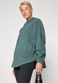 Nike Performance ONE HOODIE POLAR - Felpa con cappuccio - vintage green/white