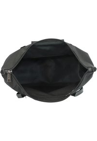 Borsa in tessuto nero con chiusura a zip. L'interno presenta una texture liscia, senza scomparti e un design minimalista.