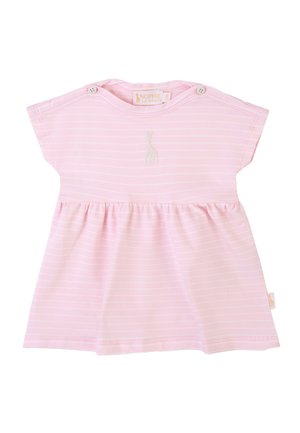 Abito rosa a maniche corte con righe bianche, gonna arricciata e un piccolo dettagli ricamato di una giraffa sul petto. Chiusura con bottoni a pressione al collo.
