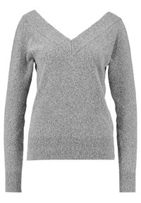 Pull gris en tricot avec des manches longues, décolleté en V et ourlet côtelé. Le tissu a une texture douce avec un motif chiné subtil.