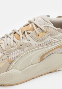 Puma RS-X UP UNISEX - Sportbačiai - desert dust/sand dune