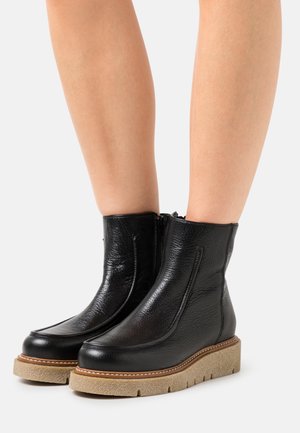 Pavement, Bottines - black