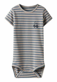 Randig bodysuit i beige och blått, tillverkad av bomull, kort ärm, har en liten traktor-design på bröstet, tryckknappar i botten.