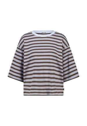 Losse korte mouwen t-shirt met horizontale bruine en lichtblauwe strepen en een witte kraag, weergegeven op een witte achtergrond.