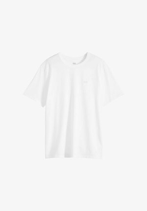 Camiseta blanca lisa de manga corta con cuello redondo y un pequeño logo en el pecho, situado en el lado izquierdo, sobre un fondo blanco.