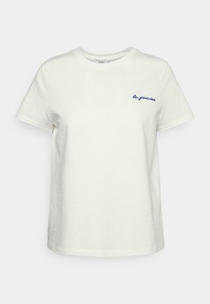 Hvid bomulds t-shirt med korte ærmer, rund halsudskæring og blå broderet tekst "la piscina" på venstre brystområde.