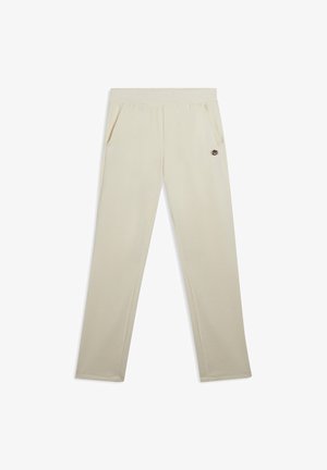 Pantalones jogger beige hechos de una tela suave, con bolsillos laterales y un detalle de logo en el lado izquierdo. Diseño de pierna recta con dobladillos limpios.