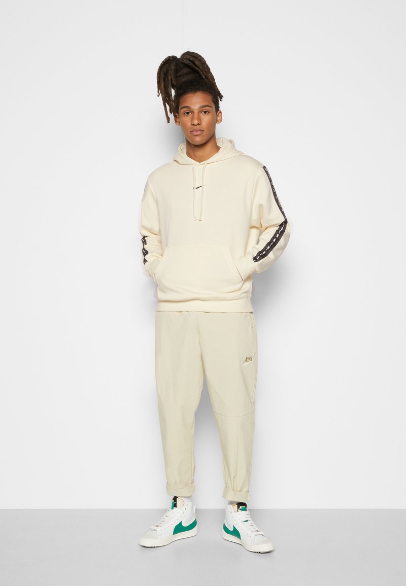 Herren Kapuzenpullover | Nike Sportswear REPEAT HOODIE Sweatshirt coconut milk/offwhite - UF78173 Herren Kapuzenpullover | Nike Sportswear REPEAT HOODIE Sweatshirt coconut milk/offwhite - UF78173