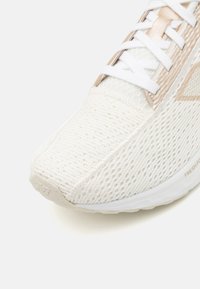 New Balance FRESH FOAM ARISHI V4 - Zapatillas running asfalto - sea salt
