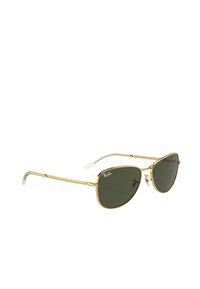 Occhiali da sole aviator in metallo dorato con lenti verde scuro, caratterizzati da una struttura elegante, design inclinato e punte in plastica trasparente sulle tempie.