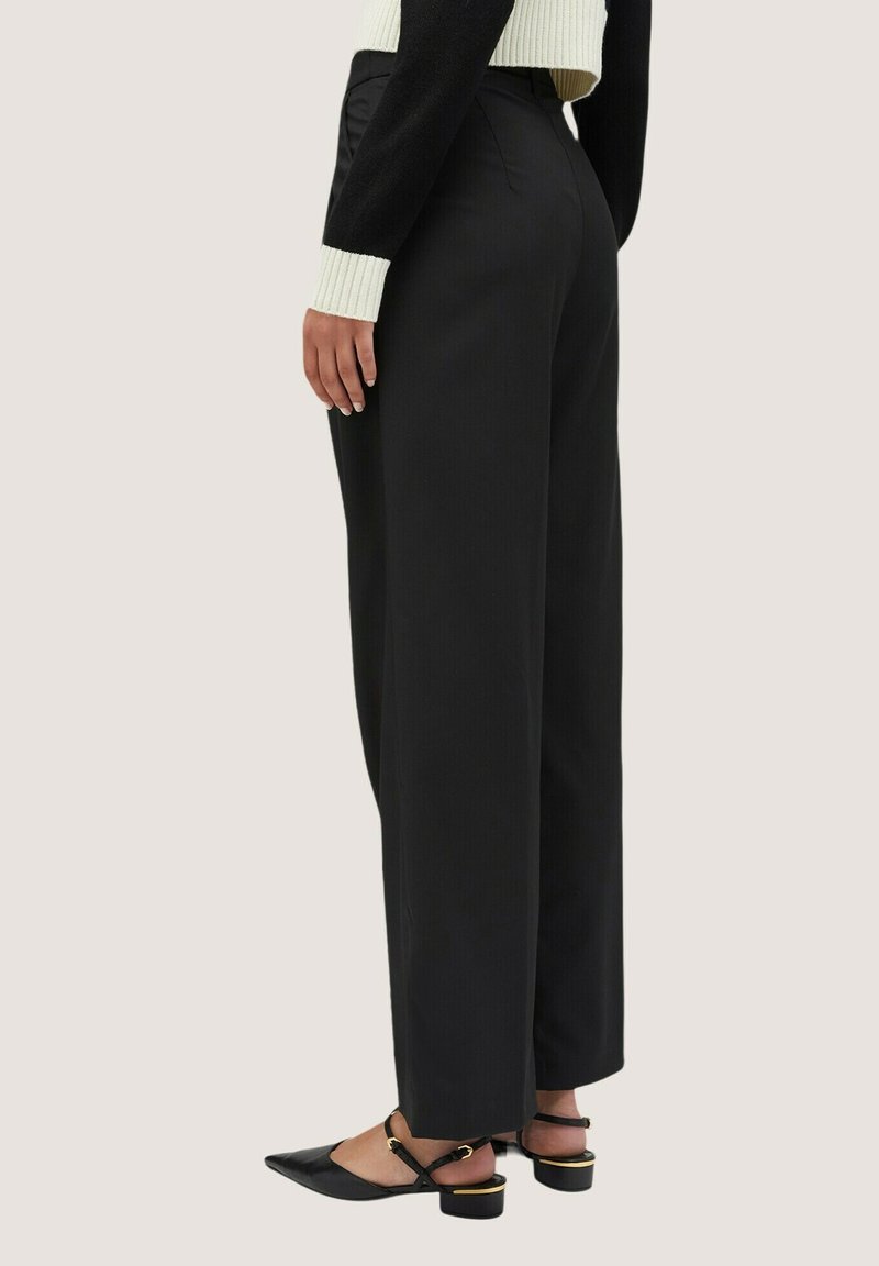 Motivi PALAZZO CON PIEGHE Pantaloni nero