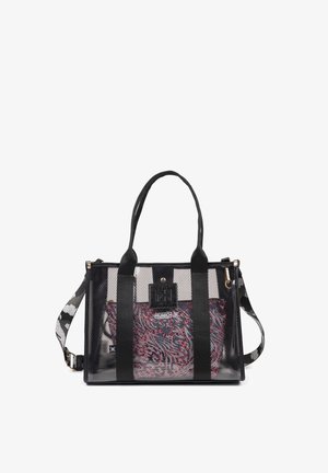 Bolso tote de malla negro con asas negras sólidas, una bolsa interna estampada en rojo y gris, y una correa desmontable en blanco y negro.