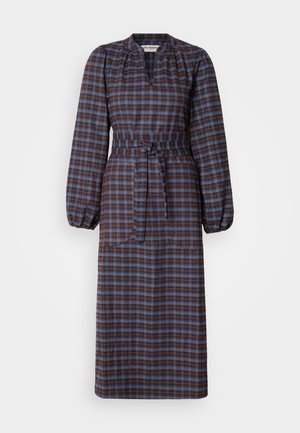 Vestido de cuadros en marrón y azul con escote en V, mangas largas abullonadas, cintura ceñida y bolsillos laterales, hecho de una tela ligera.