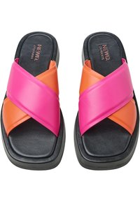 NEWD. Pantofle - pink comb
