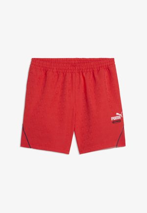 Rode Puma King sportshorts met elastische tailleband, subtiel reliëfpatroon en wit Puma-logo op het rechterbeen.